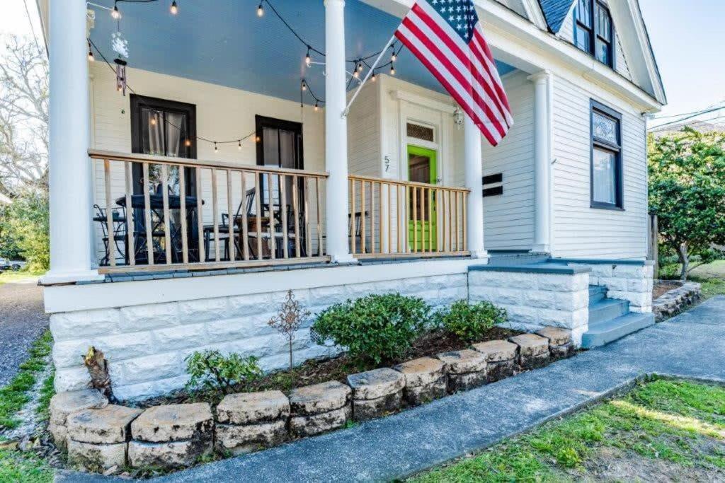 Dauphin District Darling #4 Downtown, Dining Apartment Mobile Exterior photo