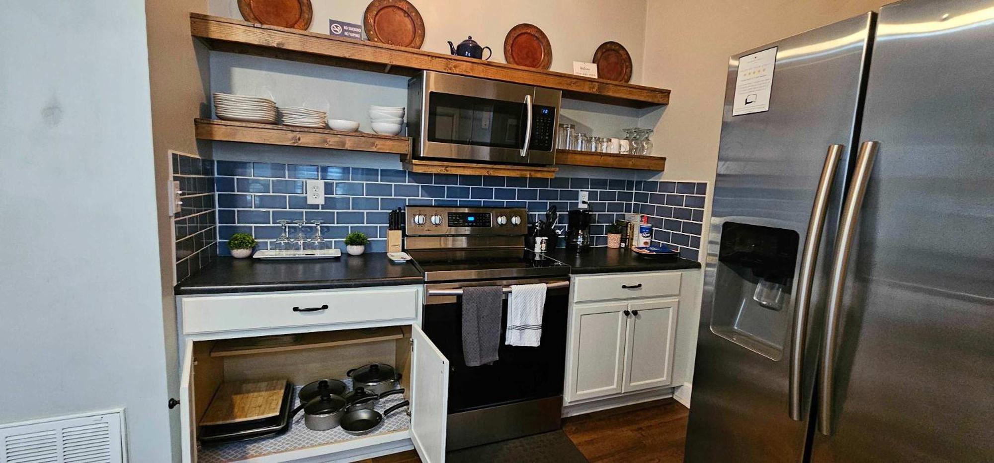 Dauphin District Darling #4 Downtown, Dining Apartment Mobile Exterior photo